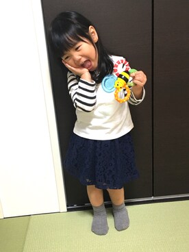 「COMME CA ISM（コムサイズム）のアイテム（ベスト、ホワイト系）」を使った、めいこさん（キッズ・90cm）の春コーディネート