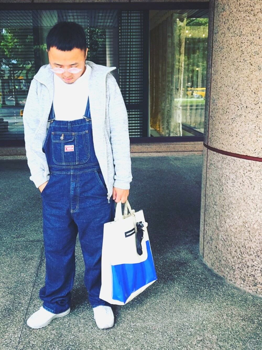 「FREITAGのアイテム（トートバッグ、ブルー系）」を使った、kai-kaiさん（メンズ・167cm）の冬コーディネートの1枚目の写真
