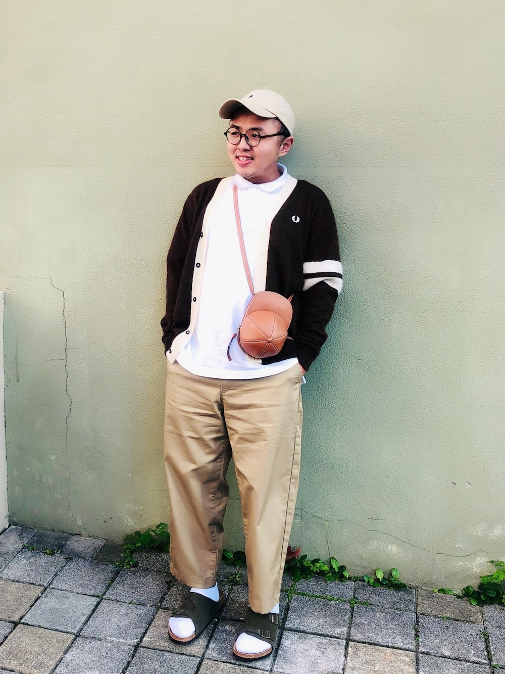 「JW Andersonのアイテム（ショルダーバッグ、ブラウン系）」を使った、kai-kaiさん（メンズ・167cm）の秋コーディネートの1枚目の写真