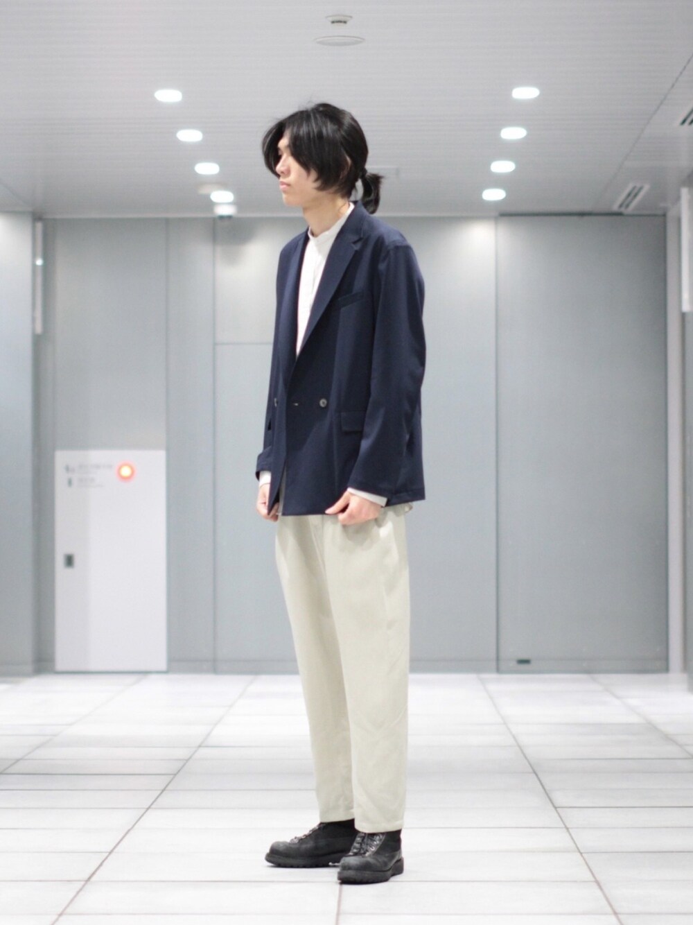 「きれいめカジュアル、シンプル、春夏コーデ、スタッフセンバツ、UNITED TOKYO、スラックス、セットアップ、ビジネスカジュアル、ベージュ、ネイビー」｜「UNITED TOKYOのストレッチツイルオーバーサイズダブルジャケット/セットアップ（テーラードジャケット、ブルー系）」を使った、kimuraさん（メンズ・184cm）の春コーディネートの1枚目の写真