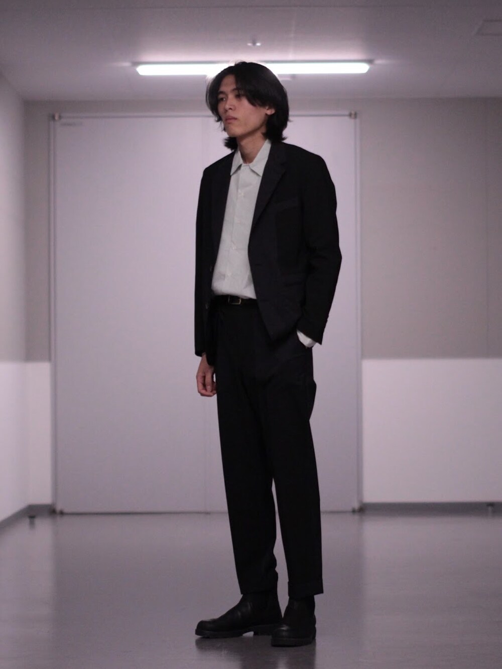 「シンプルコーデ、大人カジュアル、春、スタッフセンバツ、UNITED TOKYO」｜「UNITED TOKYOのTHOMAS MASON　レギュラーシャツ（シャツ/ブラウス、ホワイト系）」を使った、kimuraさん（メンズ・184cm）の春コーディネートの1枚目の写真