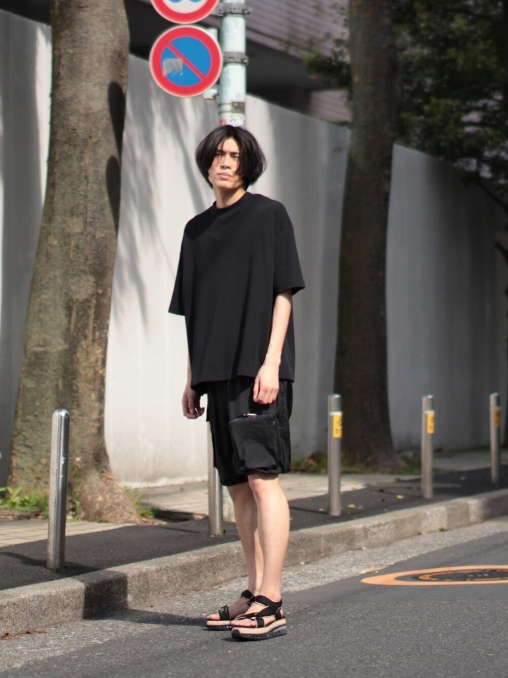 「ブラック、UNITEDTOKYO、リラックススタイル、いいね、save、フォローお願いします🤑」｜「UNITED TOKYOの【OnE】テクノラマスムースカットソー（Tシャツ/カットソー、ブラック系）」を使った、kimuraさん（メンズ・184cm）の春コーディネートの1枚目の写真