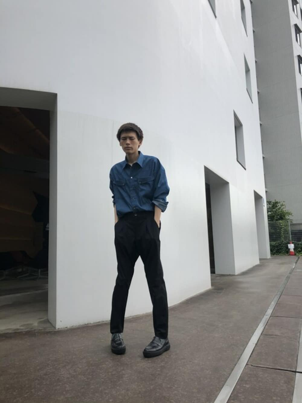 「デニムシャツ、モード、UNITED TOKYO」｜「UNITED TOKYOのオーバーサイズデニムウエスタンシャツ/ビッグシルエット（シャツ/ブラウス、ブルー系）」を使った、kimuraさん（メンズ・184cm）の夏コーディネートの1枚目の写真