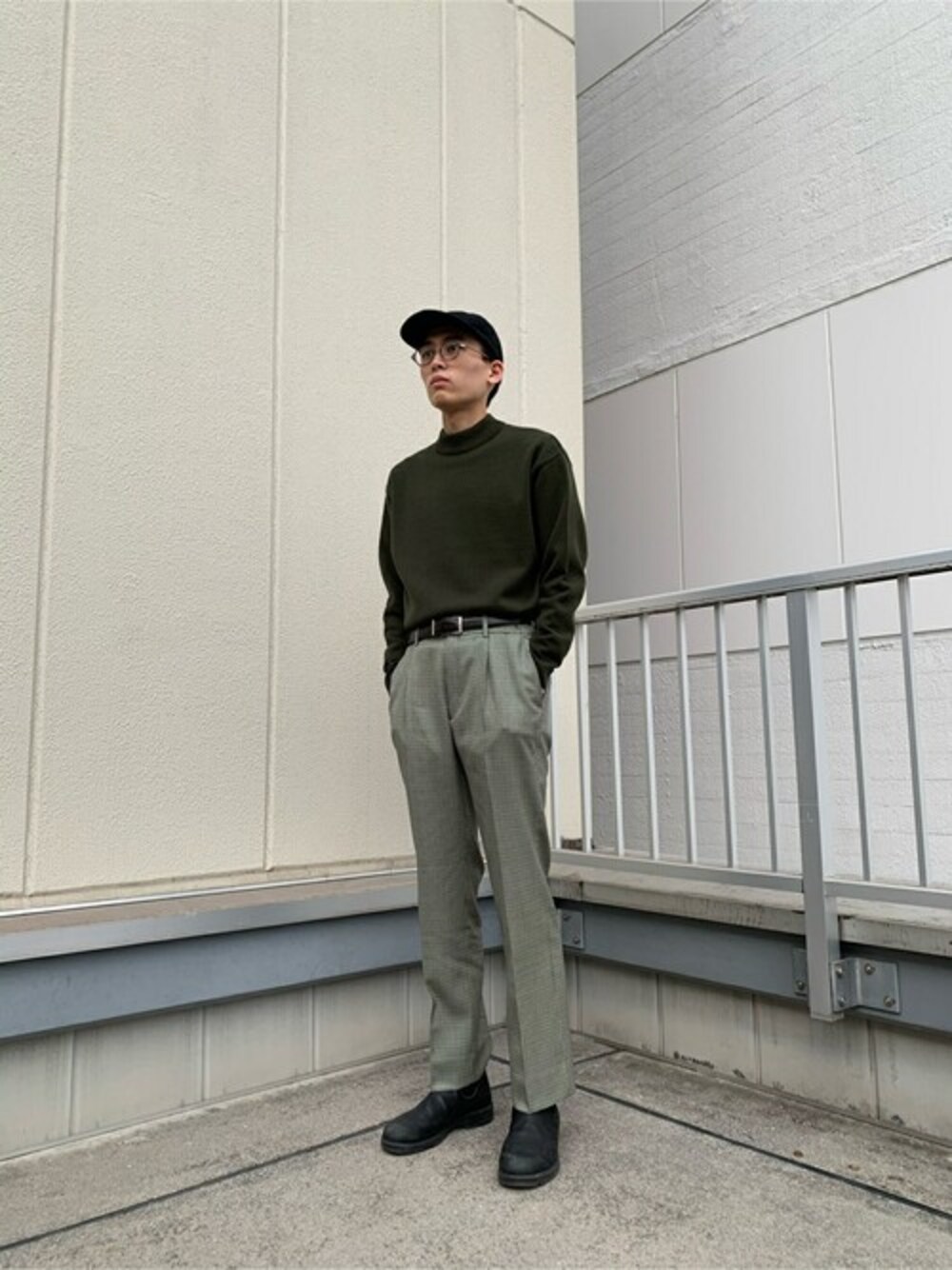 「#シンプル、#スラックス」｜「UNITED TOKYOのチェックストレートスラックス/セットアップ（スラックス、グリーン系）」を使った、kimuraさん（メンズ・184cm）の冬コーディネートの1枚目の写真