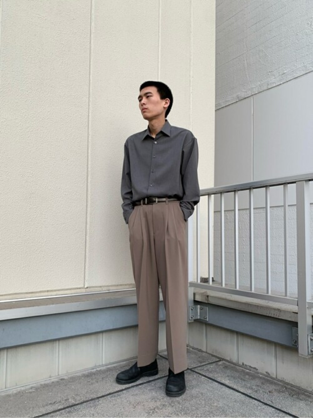 「#シンプル、#スラックス」｜「UNITED TOKYOのジャンヌダルクワイドトラウザーズ/セットアップ/ワイドパンツ（スラックス、ブラック系）」を使った、kimuraさん（メンズ・184cm）の冬コーディネートの1枚目の写真