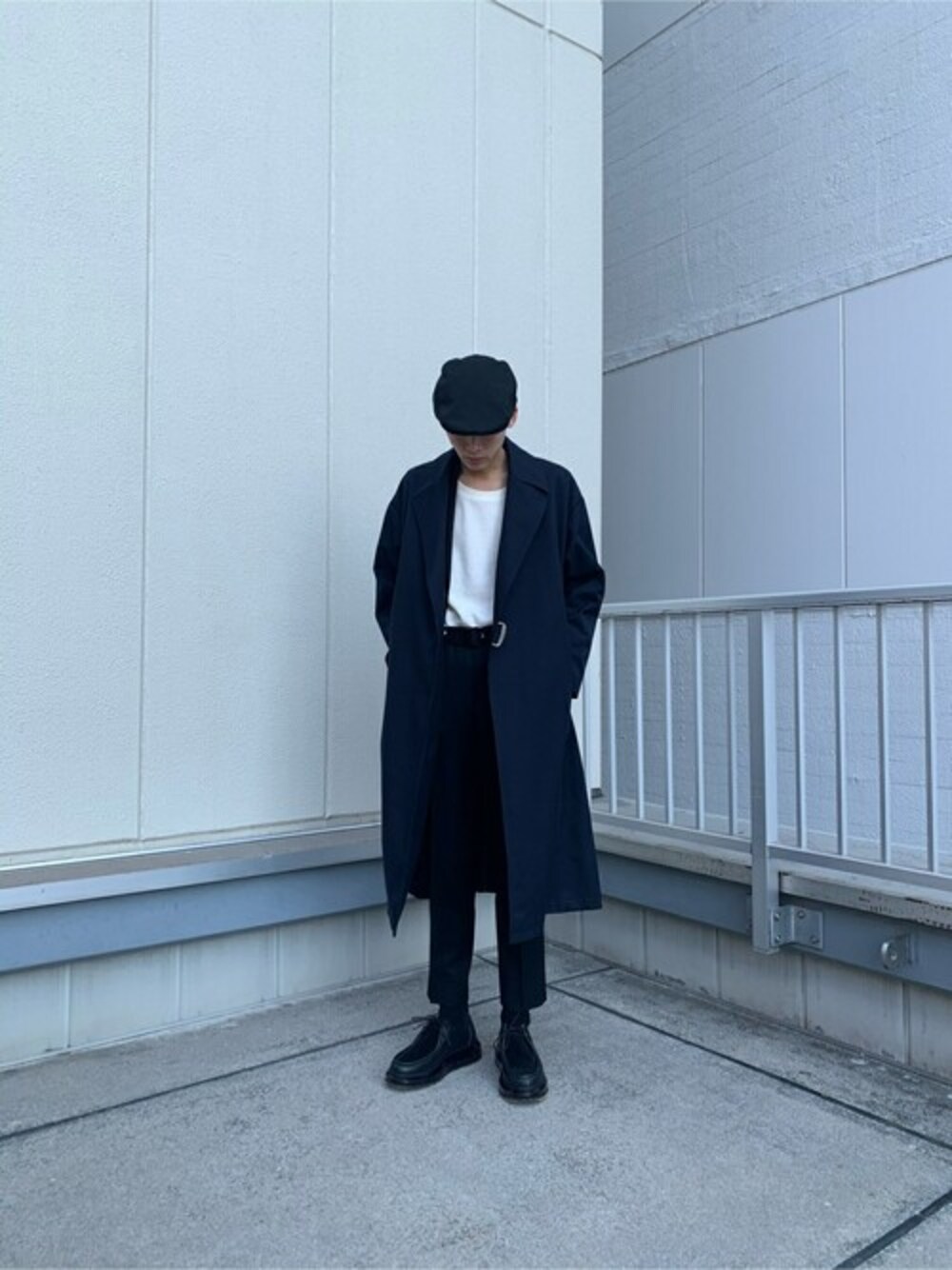 「シンプル」｜「UNITED TOKYOのアルファセブンタイロッケンコート/ビッグシルエット/スプリングコート/2021 SPRING（トレンチコート、ブルー系）」を使った、kimuraさん（メンズ・184cm）の冬コーディネートの1枚目の写真