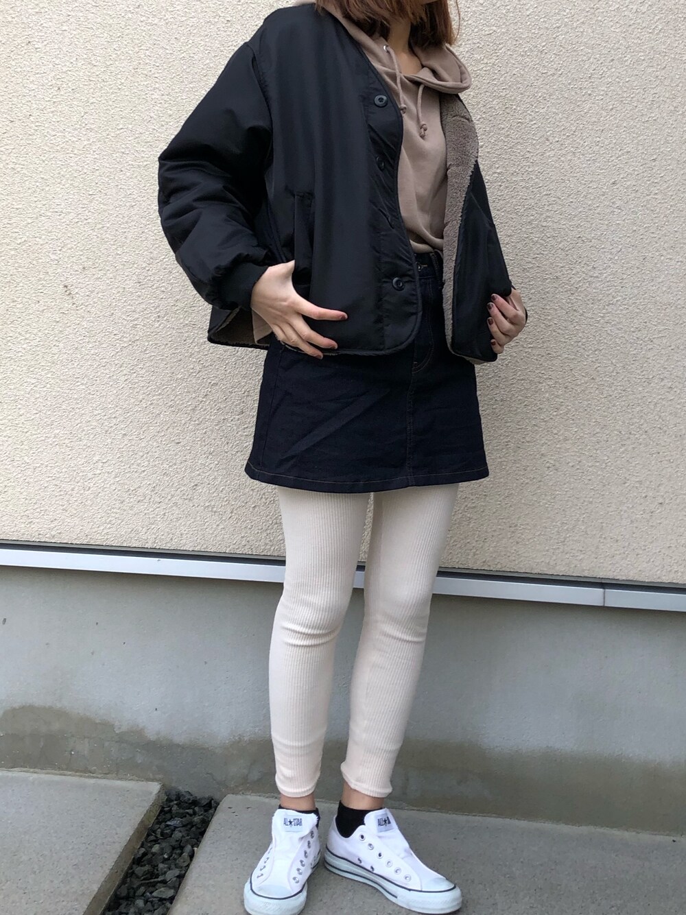 「初売りセールで買いました2019、シンプルコーデ、カジュアル、デニムスカート、ラクチンコーデ、ママコーデ、レギンス、ボアブルゾン、リバーシブル、パーカー」｜「しまむらのアイテム（パーカー、ベージュ系）」を使った、𝚔𝚘さん（レディース・160cm）の冬コーディネートの1枚目の写真