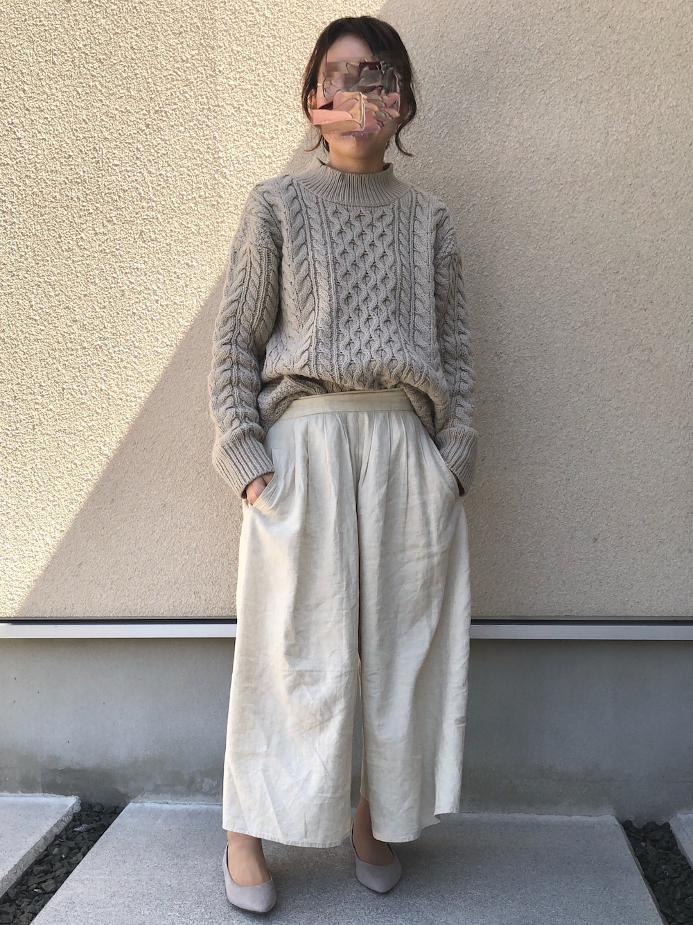 「パステル映える春、ベージュコーデ、ベージュ、ローリーズファーム(LOWRYS FARM)、ケーブルニット、はるコーデ、春コーデ、パンプス、大人カジュアル、カジュアル」｜「LOWRYS FARMの３Ｇケーブルハイネック　805094（ニット/セーター、ベージュ系）」を使った、𝚔𝚘さん（レディース・160cm）の春コーディネートの1枚目の写真