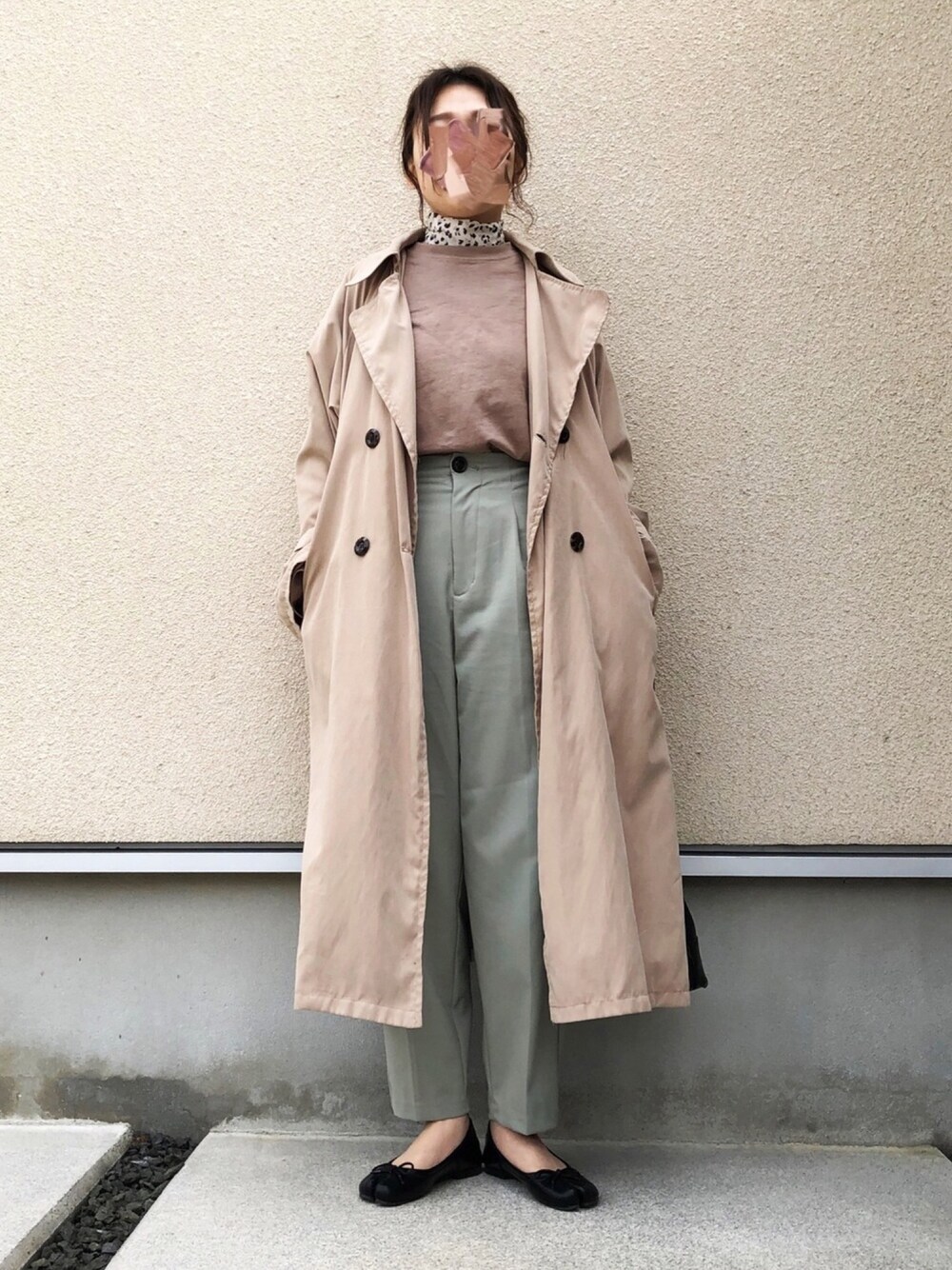 「春コーデ、トレンチコート、スカート、ママコーデ、シンプル、オトナカジュアル、上下GU、足袋バレエ、足袋パンプス、プチプラコーデ」｜「recaのキャンディ袖ビッグトレンチコート（トレンチコート、ベージュ系）」を使った、𝚔𝚘さん（レディース・160cm）の冬コーディネートの1枚目の写真