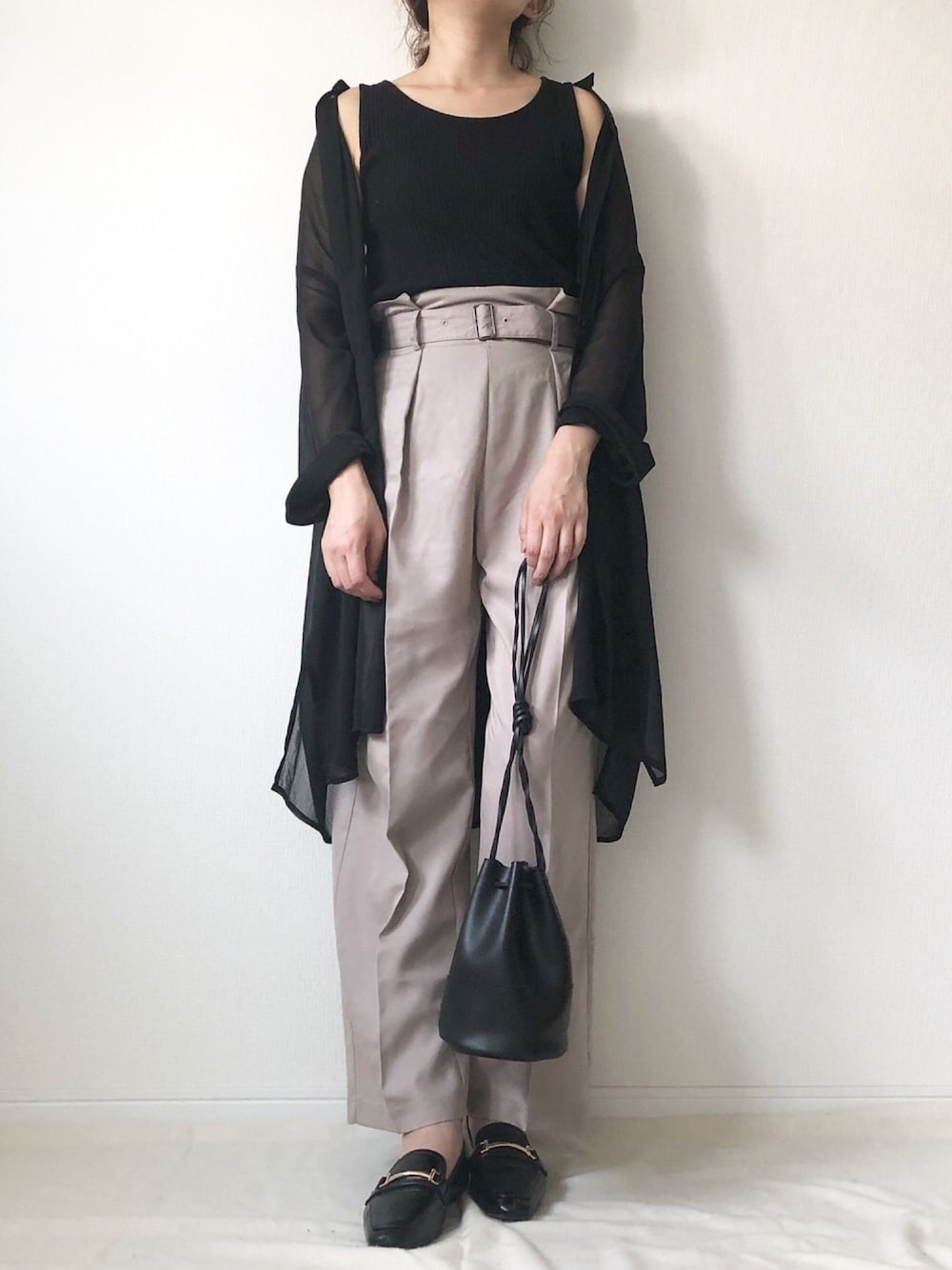 「オトナカジュアル、シアーシャツ、ママコーデ、GU、プチプラ、秋服準備はじめました、きれいめカジュアル、ローファー、巾着バッグ、おしゃれさんと繋がりたい」｜「GUのアイテム（シャツ/ブラウス、ブラック系）」を使った、𝚔𝚘さん（レディース・160cm）の夏コーディネートの1枚目の写真