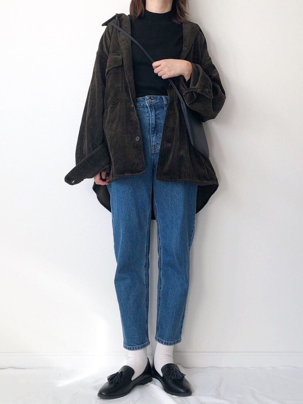 「CPOシャツ、メンズライク、コーデュロイ、GU、秋のコーデ、H&M、マニッシュシューズ、ローファー、カジュアル、プチプラ」｜「GUのアイテム（シャツ/ブラウス、グリーン系）」を使った、𝚔𝚘さん（レディース・160cm）の秋コーディネートの1枚目の写真