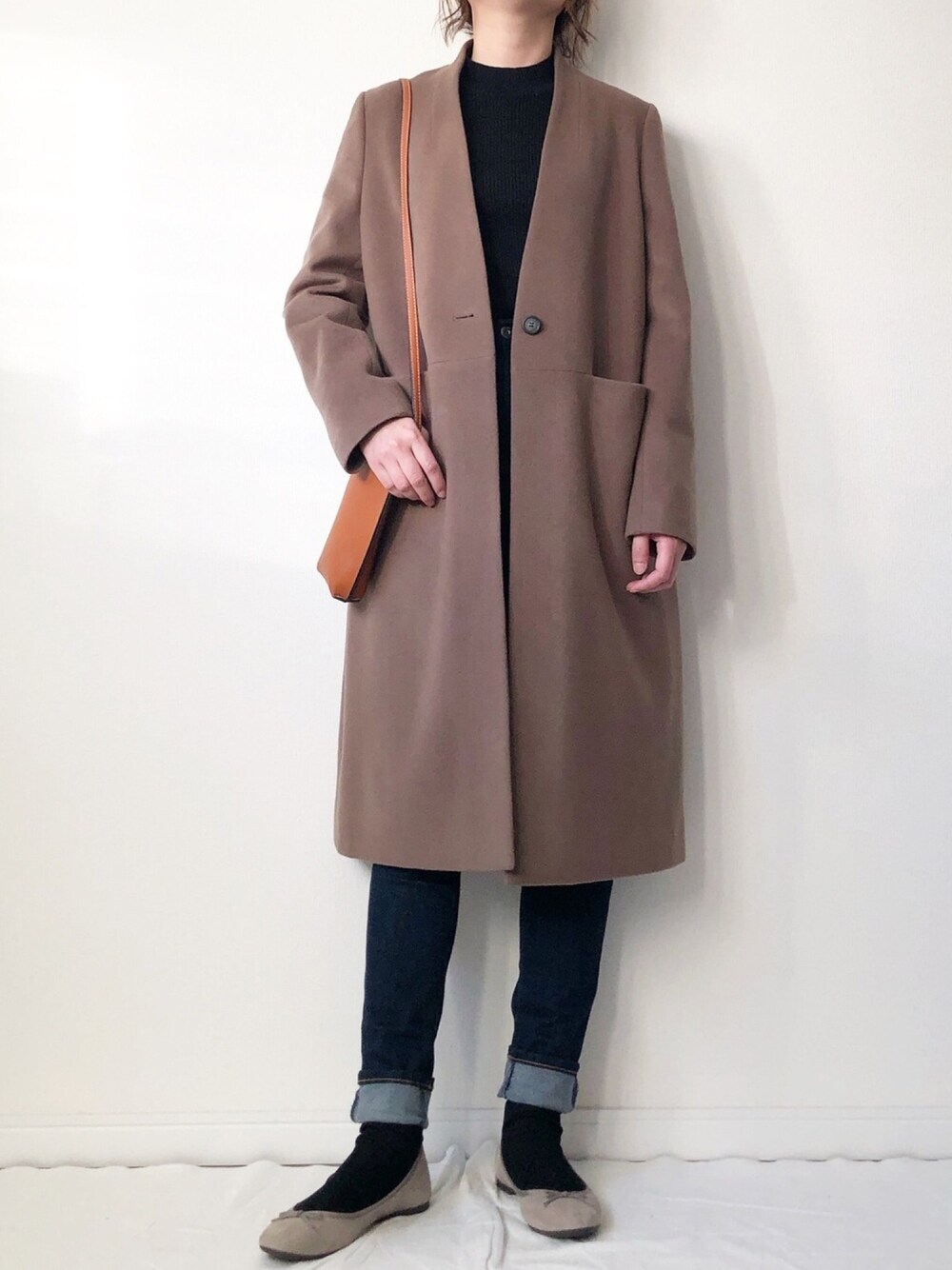 「大人カジュアル、きれいめカジュアル、コート、ノーカラーコート、秋冬コーデ、シンプルコーデ、スキニーデニム、バレエシューズ、GU、大人コーデ」｜「CAST:のノーカラーチェスターコート（チェスターコート、ブラウン系）」を使った、𝚔𝚘さん（レディース・160cm）の冬コーディネートの1枚目の写真