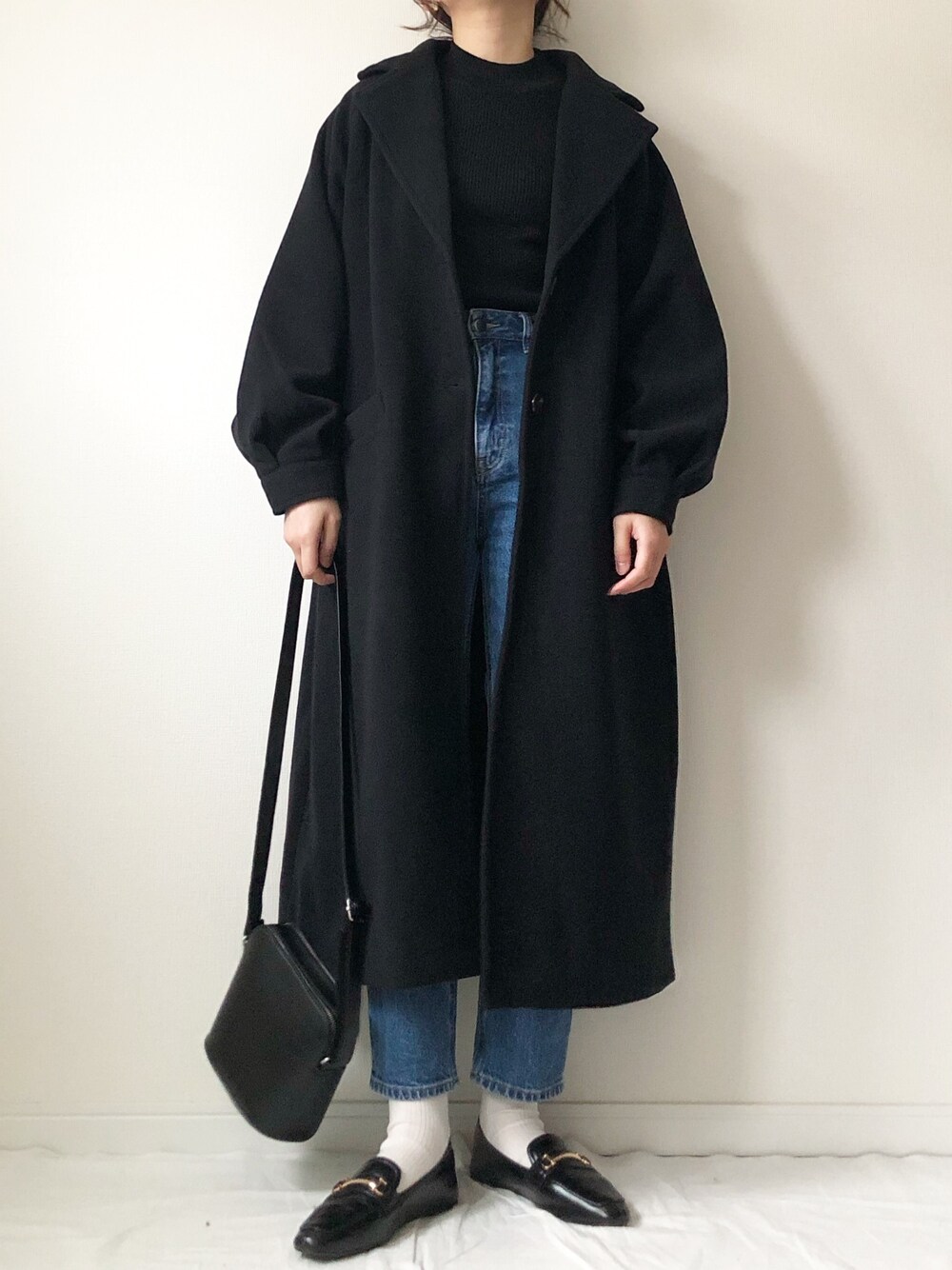 「年末WEAR感謝祭、コート、オーバーサイズ、ローファー、カジュアル、冬コーデ、プチプラ、GU、H&M、シンプル」｜「prose verseの《WEB限定》ラグランボリューム袖コート オーバサイズ ロングコート（その他アウター、ブラック系）」を使った、𝚔𝚘さん（レディース・160cm）の冬コーディネートの1枚目の写真