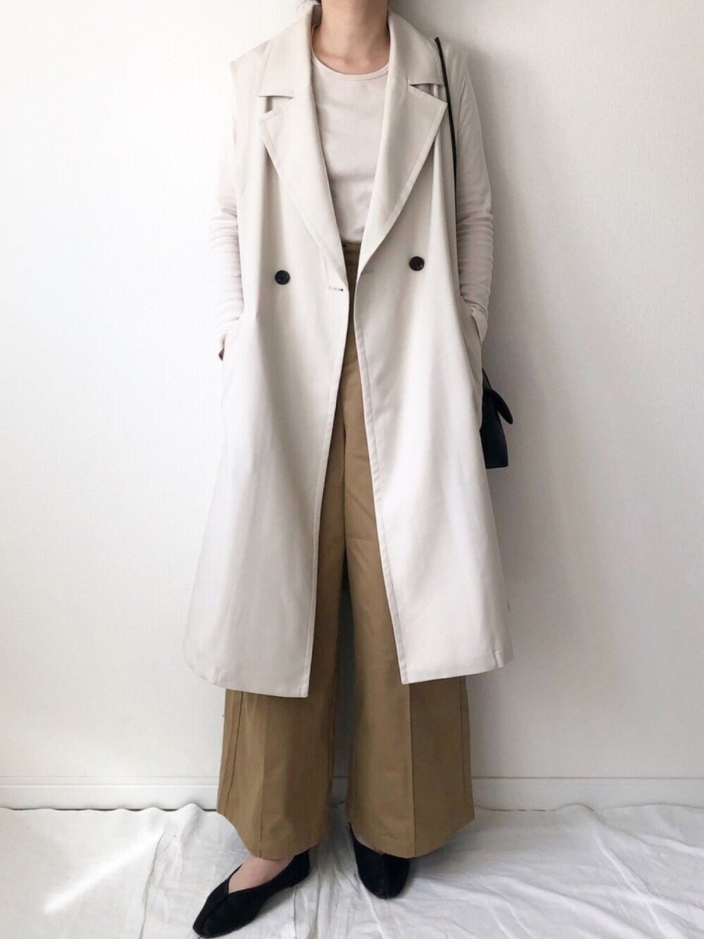 「AmbreNeige、ジレ、春コーデ、無印良品、シンプルコーデ、UNIQLO、GU、プチプラコーデ、パンツスタイル、チャイナシューズ」｜「GUのアイテム（ベスト、ベージュ系）」を使った、𝚔𝚘さん（レディース・160cm）の春コーディネートの1枚目の写真