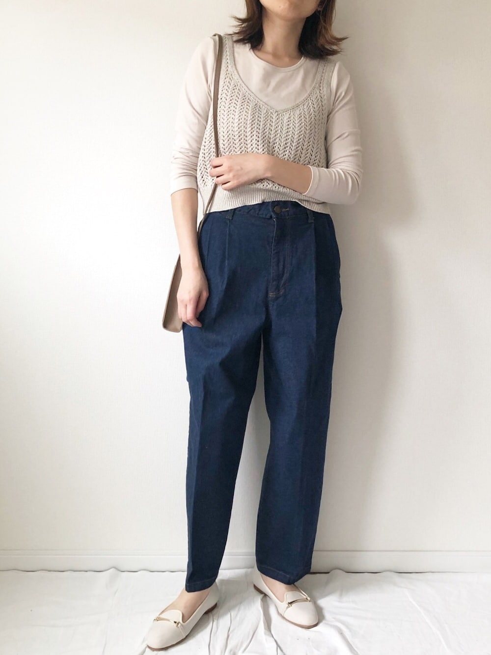 「GU、プチプラ、プチプラコーデ、ビスチェ、春コーデ、無印良品、デニム、ワイドパンツ、カジュアルコーデ、大人コーデ」｜「GUのアイテム（ベスト、ベージュ系）」を使った、𝚔𝚘さん（レディース・160cm）の春コーディネートの1枚目の写真