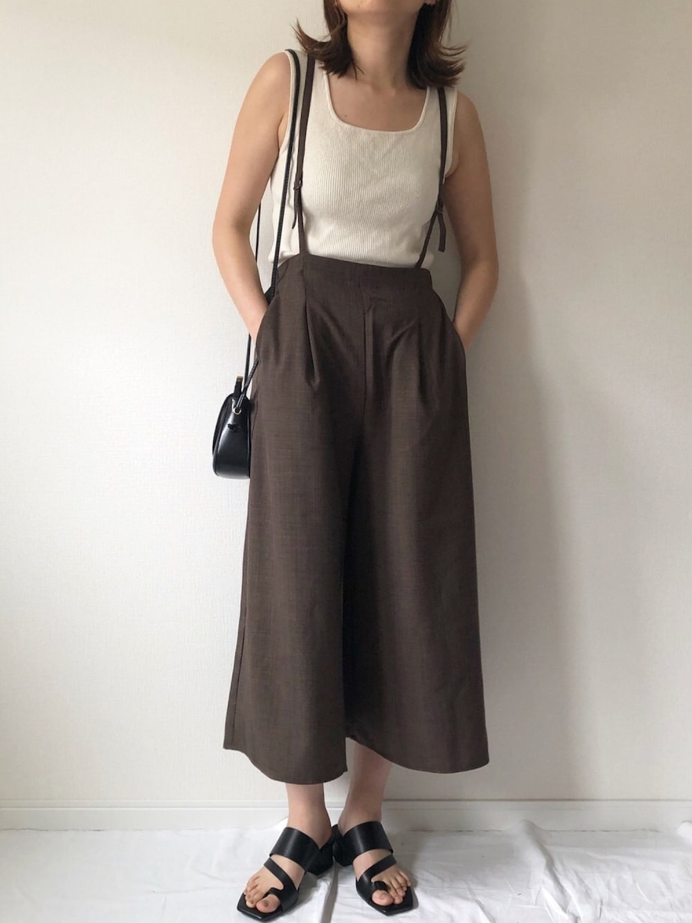 「これが私をアゲる服、カジュアルコーデ、大人カジュアル、GU、プチプラ、タンクトップ、クロップドパンツ、大人女子、プチプラコーデ、夏コーデ」｜「GUのアイテム（パンツ、ブラウン系）」を使った、𝚔𝚘さん（レディース・160cm）の春コーディネートの1枚目の写真