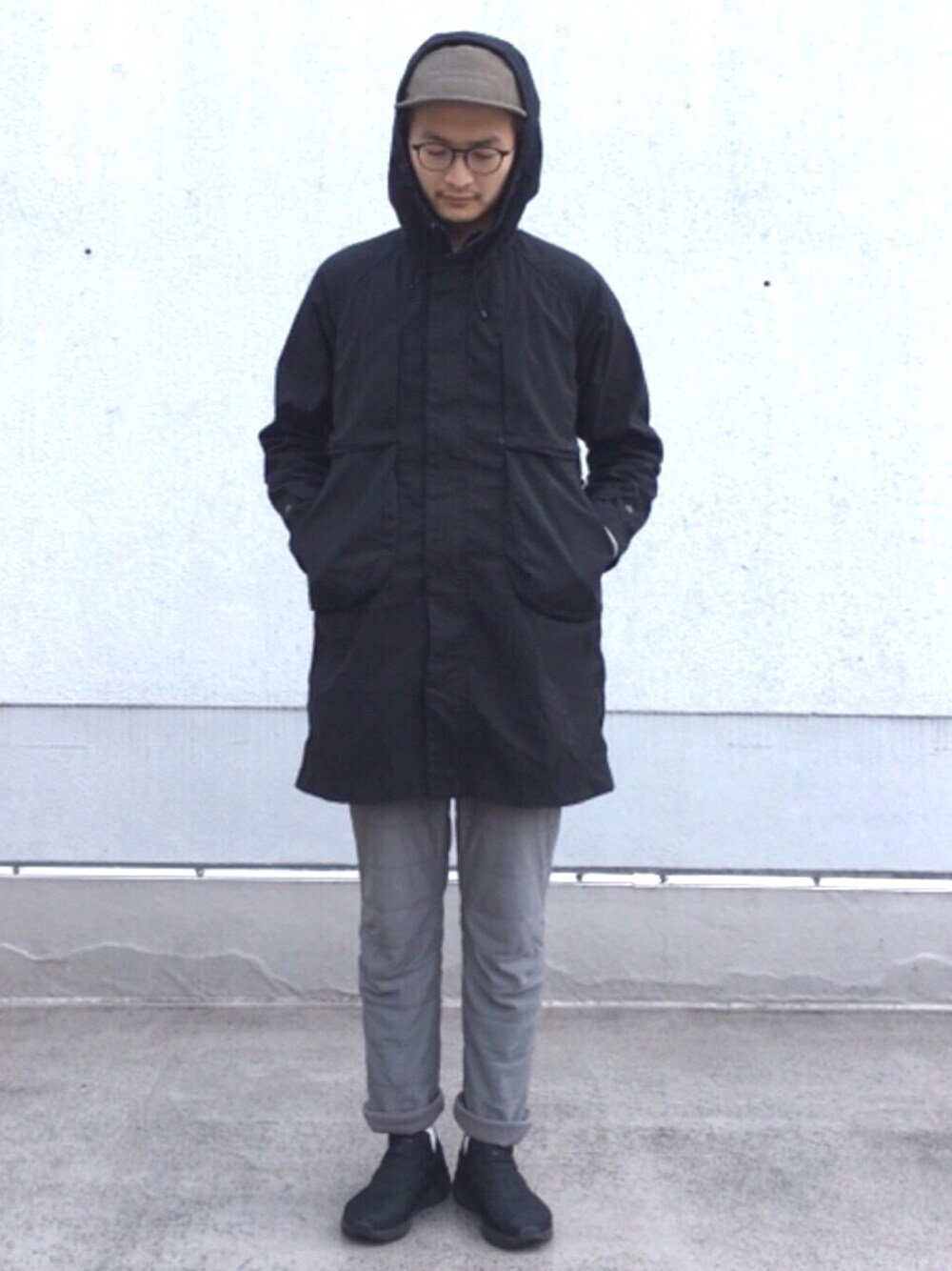 「snowpeak、snowpeakapparel、snowpeak_otsuji、アウトドア、ナイロンコート、撥水、ポーラテック、リーボック(Reebok)、スノーピーク京都藤井大丸、人生に野遊びを」｜「Snow PeakのDWRナイロントレンチコート（その他アウター、ブラック系）」を使った、snowpeak_otsujiさん（メンズ・175cm）の春コーディネートの1枚目の写真