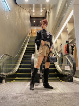 「DIESEL（ディーゼル）のレディース リラックスフィットコットンショートパンツ（その他パンツ、ブラック系）」を使った、Tolentino (トレンティーノ)さん（レディース・166cm）の秋コーディネート