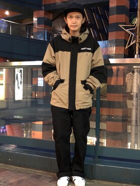 「ショット」｜「アイテム（マウンテンパーカー）」を使った、KENJI KUBOTAさん（メンズ・176cm）の秋コーディネート