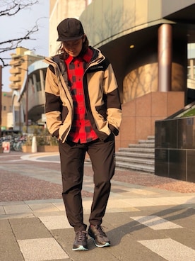 「ショット」｜「アイテム（マウンテンパーカー）」を使った、KENJI KUBOTAさん（メンズ・176cm）の冬コーディネート