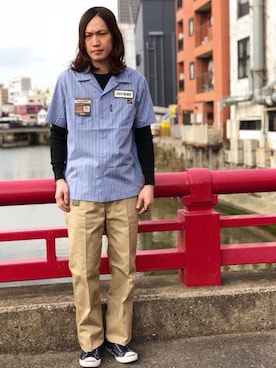「ショット」｜「アイテム（チノパンツ）」を使った、KENJI KUBOTAさん（メンズ・176cm）の春コーディネート