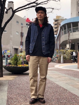 「ショット」｜「アイテム（チノパンツ）」を使った、KENJI KUBOTAさん（メンズ・176cm）の春コーディネート