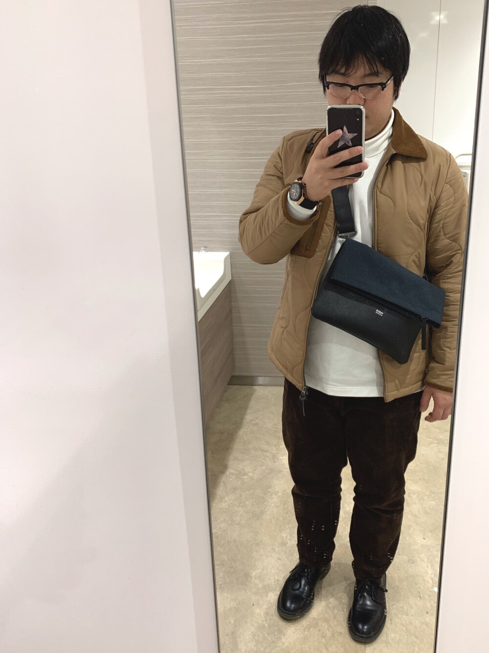 「UNIQLO、H&M、TAKEO KIKUCHI、HUBLOT、シンプルコーデ、キレイめ、大人コーデ、革靴、大人カジュアル、冬コーデ」｜「UNIQLOのキルティングブルゾン（ブルゾン、ベージュ系）」を使った、Masanobu さん（メンズ・171cm）の冬コーディネートの1枚目の写真