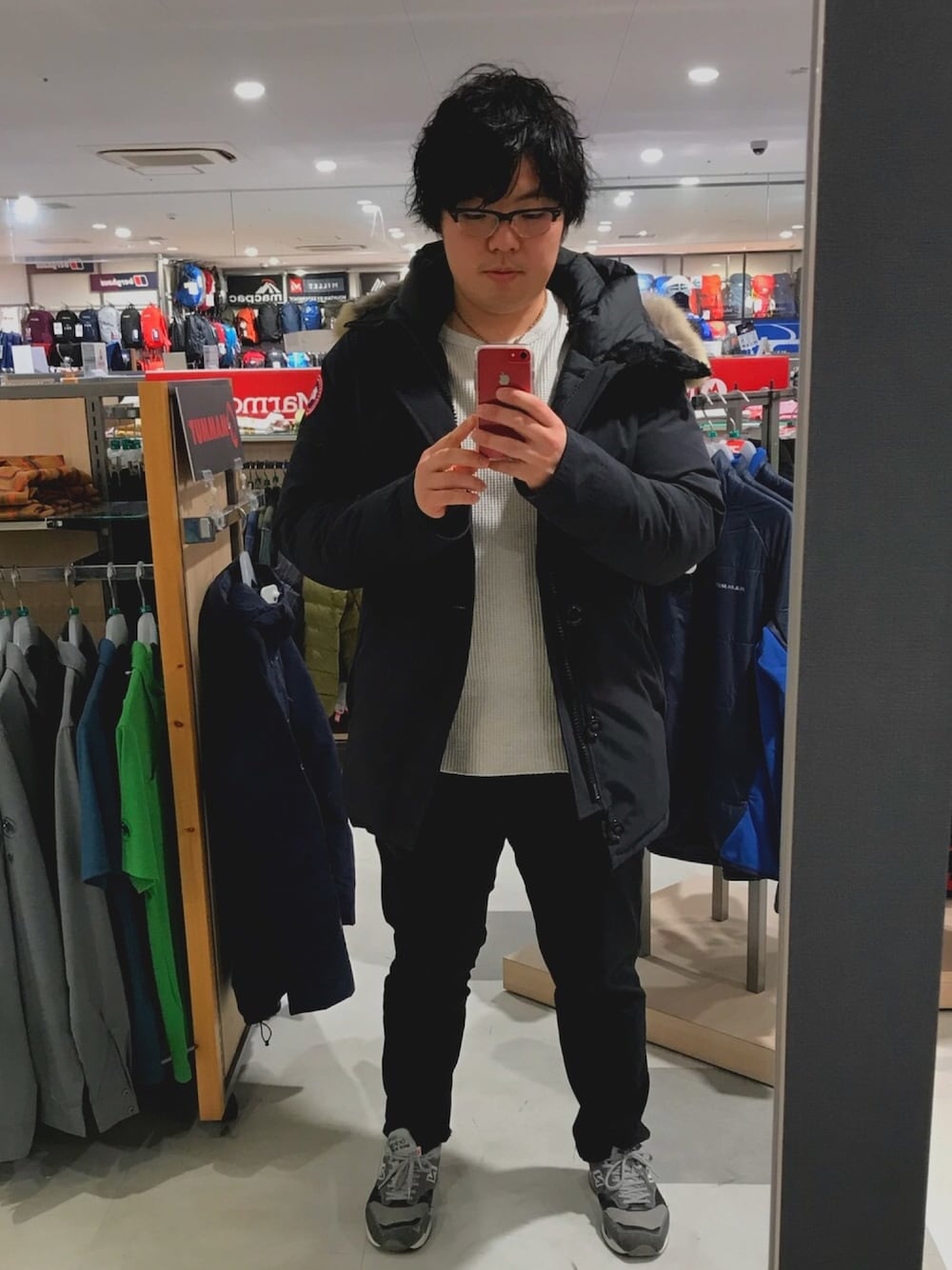 「冬コーデ、大人カジュアル、カナダグース ダウン、冬アウター着回しチャレンジ、シンプルコーデ、おしゃれさんと繋がりたい、UNIQLO」｜「BEAMSのアイテム（ニット/セーター、ベージュ系）」を使った、Masanobu さん（メンズ・171cm）の冬コーディネートの1枚目の写真