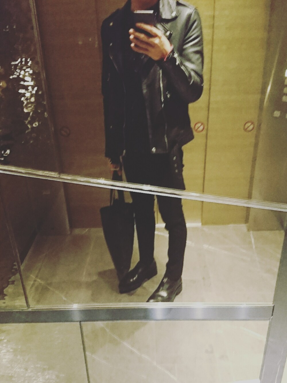 「ALLSAINTS　、JOHN LAWRENCE SULLIVAN、LAD MUSICIAN、PRADA、ライダース、ライダースジャケット、ニット、ootd」｜「PRADAのアイテム（ドレスシューズ、ブラック系）」を使った、H.Kさん（メンズ・177cm）の冬コーディネートの1枚目の写真