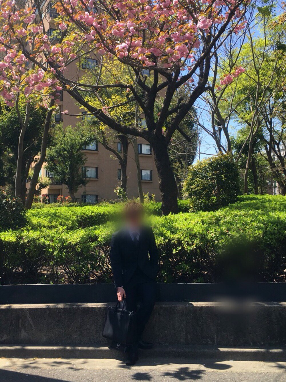 「入学式、散り気味な八重桜」｜「散り気味な八重桜のアイテム（その他、ピンク系）」を使った、知＠Tomo☆さん（メンズ・171cm）の春コーディネートの1枚目の写真
