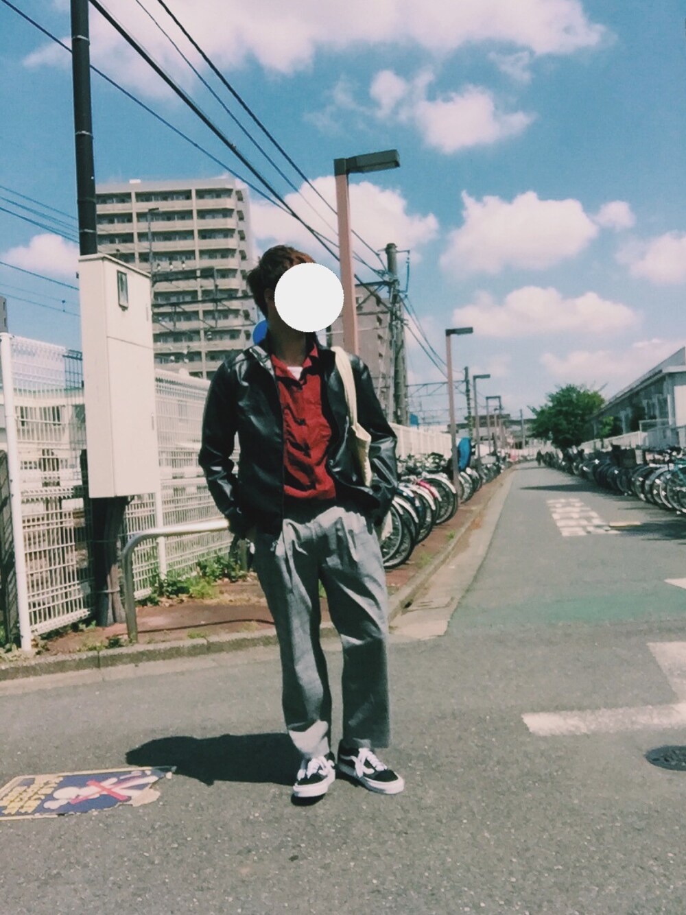 「春、おしゃれさんと繋がりたい、きれいめカジュアル、ライダース、VANS、もらいもの、オープンカラーシャツ、スラックスワイドパンツ」｜「WEGOのWEGO/3メリットオープンカラーシャツ（シャツ/ブラウス、レッド系）」を使った、知＠Tomo☆さん（メンズ・171cm）の春コーディネートの1枚目の写真