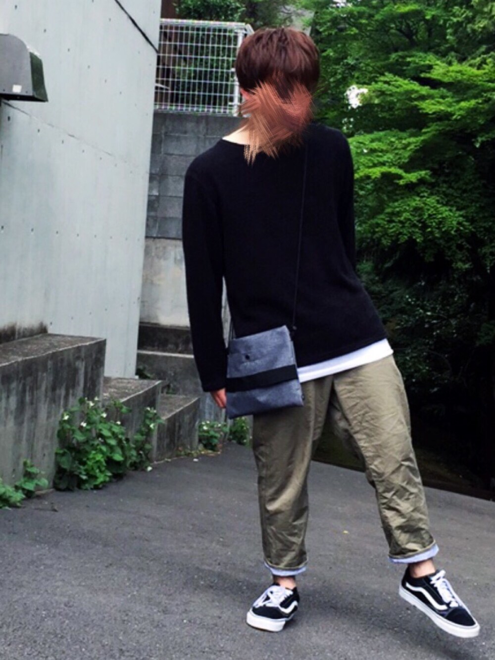 「おしゃれさんと繋がりたい、いいね、save、フォローお願いします🤑、GU、ニットソー、VANS、暑い」｜「WEGOのWEGO/アクセ付き無地ニットソー（Tシャツ/カットソー、ブラック系）」を使った、知＠Tomo☆さん（メンズ・171cm）の春コーディネートの1枚目の写真