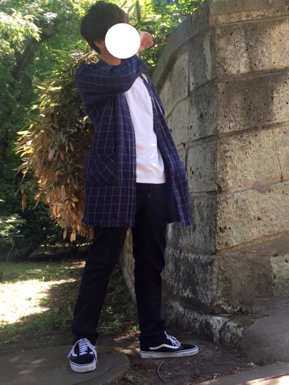 「シンプルコーデ、ロングカーディガン、白Tシャツ、黒スキニー、いいね、save、フォローお願いします🤑、VANS、きれいめカジュアル」｜「WEGOのアイテム（カーディガン/ボレロ、ブルー系）」を使った、知＠Tomo☆さん（メンズ・171cm）の春コーディネートの1枚目の写真
