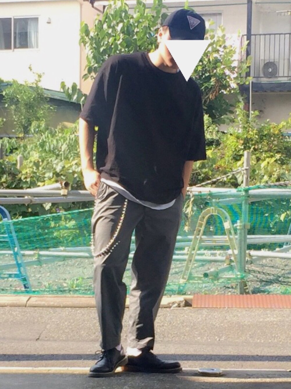 「オーバーサイズ、レイヤード、アンクルパンツ、GU、ウオレットチェーン、おしゃれさんと繋がりたい」｜「GUのアイテム（Tシャツ/カットソー、ブラック系）」を使った、知＠Tomo☆さん（メンズ・171cm）の夏コーディネートの1枚目の写真