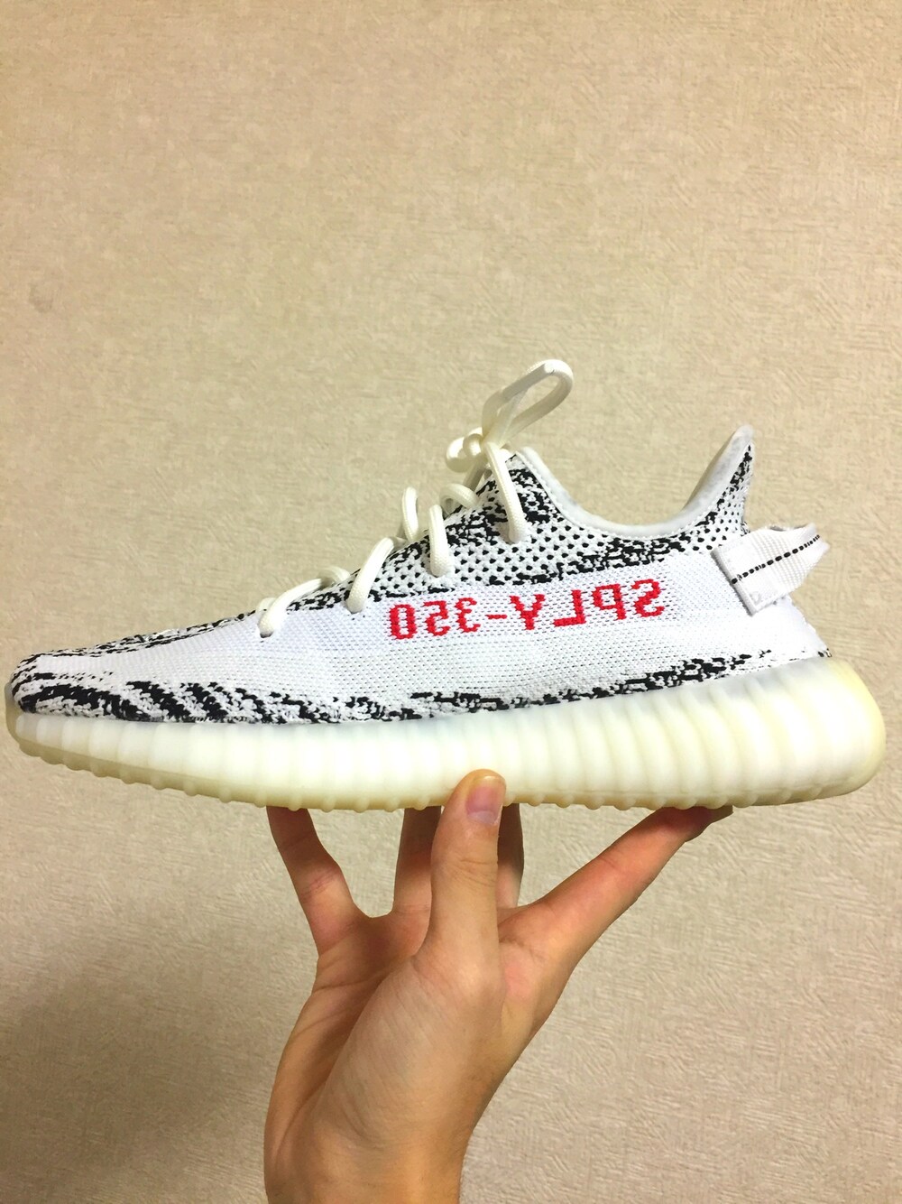 「シンプル、yeezyboost350V2」｜「adidasのアイテム（スニーカー、ホワイト系）」を使った、ノルノラさん（メンズ・165cm）の夏コーディネートの1枚目の写真
