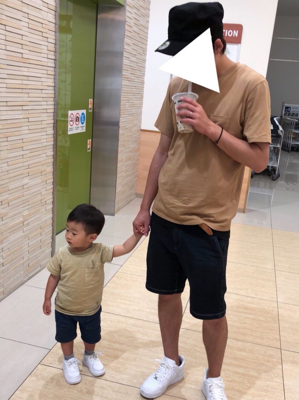 「NANO universeのAnti SoakedヘビーＶネックＴ（Tシャツ/カットソー、ベージュ系）」を使った、22さん（メンズ・171cm）の夏コーディネートの1枚目の写真