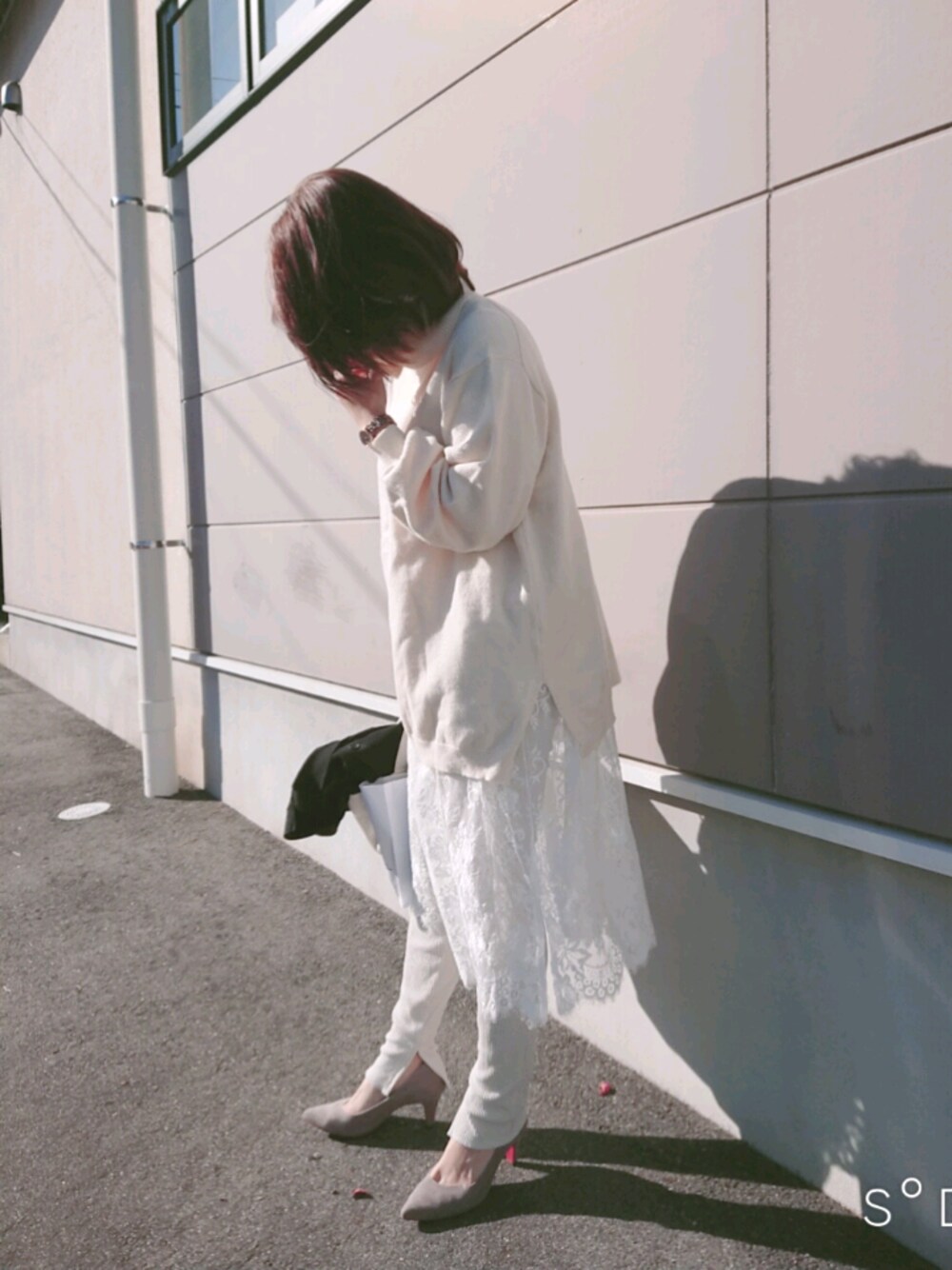 「白ニット、ホワイトコーデ、2018マイベストコーデ、クリスマスコーデ、パンプス、レギンス、おしゃれさんと繋がりたい、ママコーデ、ニットワンピース」｜「LEPSIMのアイテム（ワンピース/ドレス、ホワイト系）」を使った、Kuroさん（レディース・154cm）の冬コーディネートの1枚目の写真