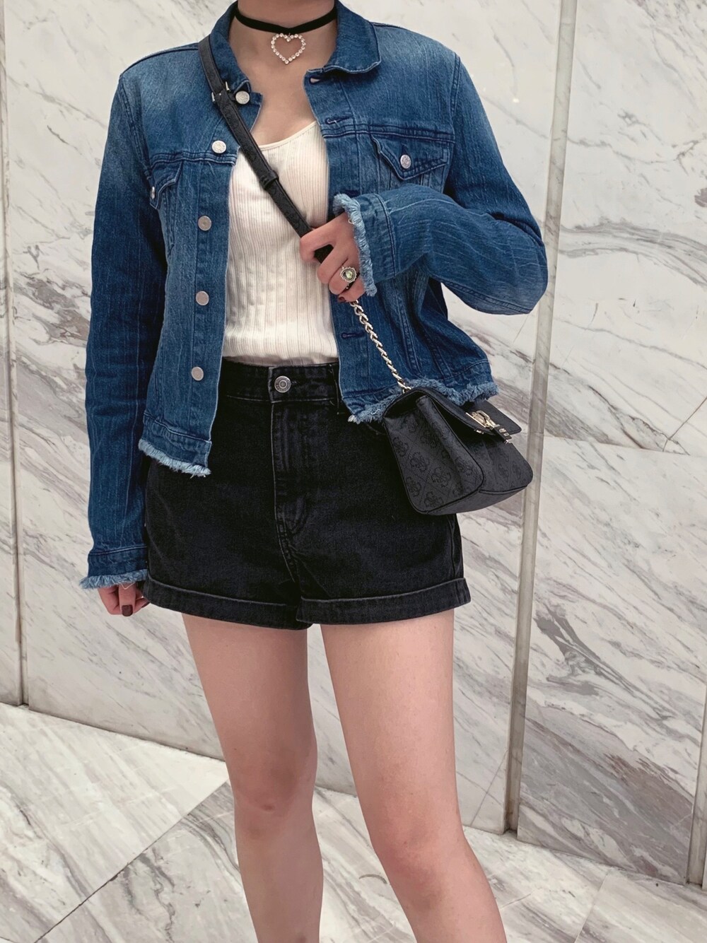 「休闲、基础款、秋、coolgirl」｜「Acne Studiosのアイテム（デニムジャケット、ブルー系）」を使った、FukayiChiiさん（レディース・163cm）の秋コーディネートの1枚目の写真
