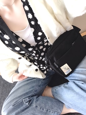 「UNIQLO（ユニクロ）のハイライズワイドストレートジーンズ（デニムパンツ）」を使った、A さん（レディース・161cm）の春コーディネート