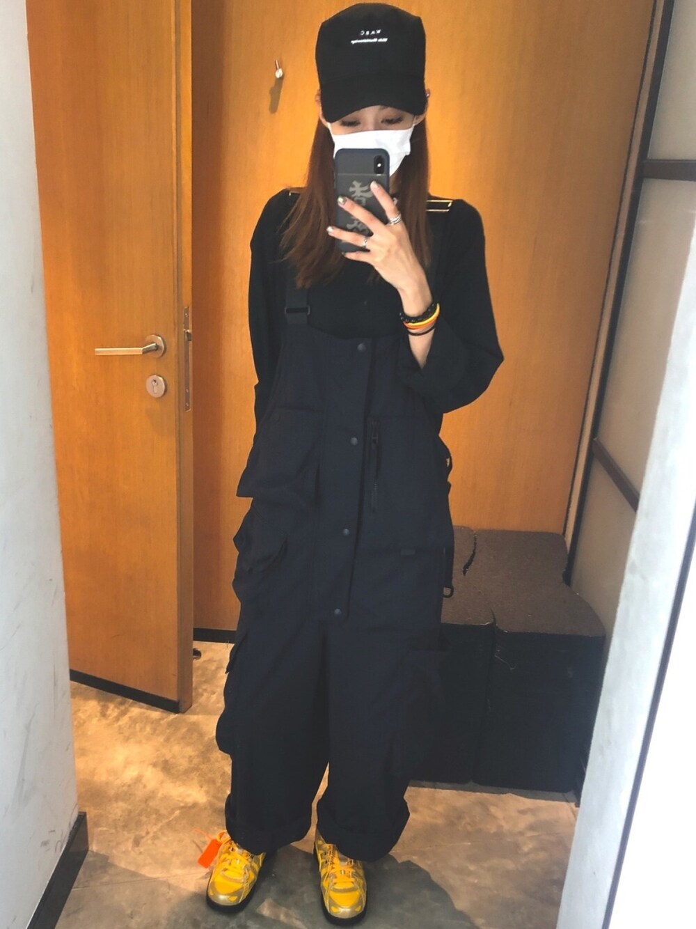 「goopiのアイテム（つなぎ/オールインワン、ブラック系）」を使った、Serena さん（レディース・163cm）の秋コーディネートの1枚目の写真