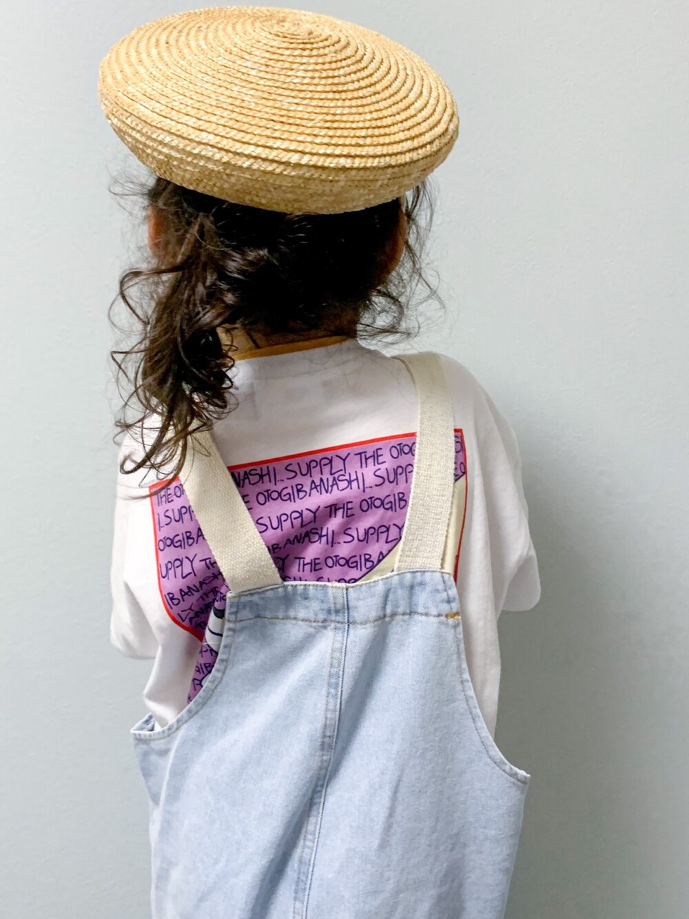 「これが私をアゲる服、キッズファッション、夏コーデ、サロペット」｜「the otogibanashi supplyのアイテム（Tシャツ/カットソー、ホワイト系）」を使った、いちふぅ姉妹さん（キッズ・110cm）の春コーディネートの1枚目の写真