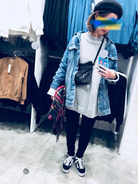 「寒い」｜「アイテム（デニムジャケット）」を使った、MATSUKOUBOさん（レディース・165cm）の冬コーディネート