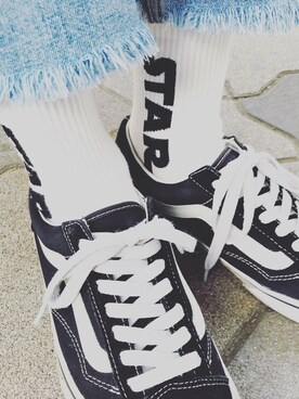「VANS（バンズ）のアイテム（スニーカー、ブラック系）」を使った、MATSUKOUBOさん（レディース）の冬コーディネート