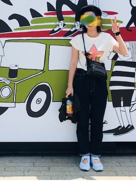 「UNIQLO（ユニクロ）のバックトゥーザ80’sグラフィックT（半袖）＋E（Tシャツ/カットソー、ホワイト系）」を使った、MATSUKOUBOさん（レディース）の春コーディネート