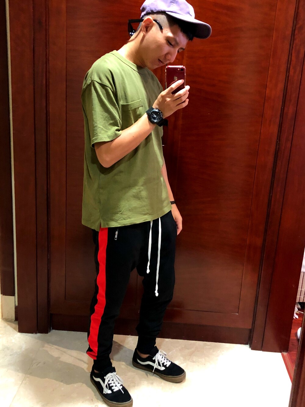 「90’s、boy、sporty」｜「GUのアイテム（Tシャツ/カットソー、グリーン系）」を使った、Codyさん（メンズ・170cm）の秋コーディネートの1枚目の写真