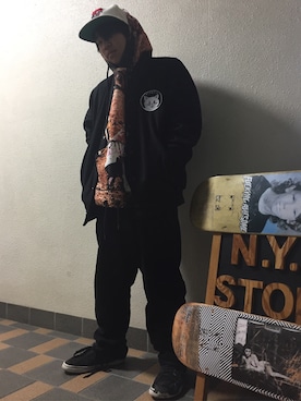 「RIPNDIP（リップンディップ）のアイテム（スタジャン）」を使った、N.Y.A STOREさん（メンズ・160cm）の冬コーディネート