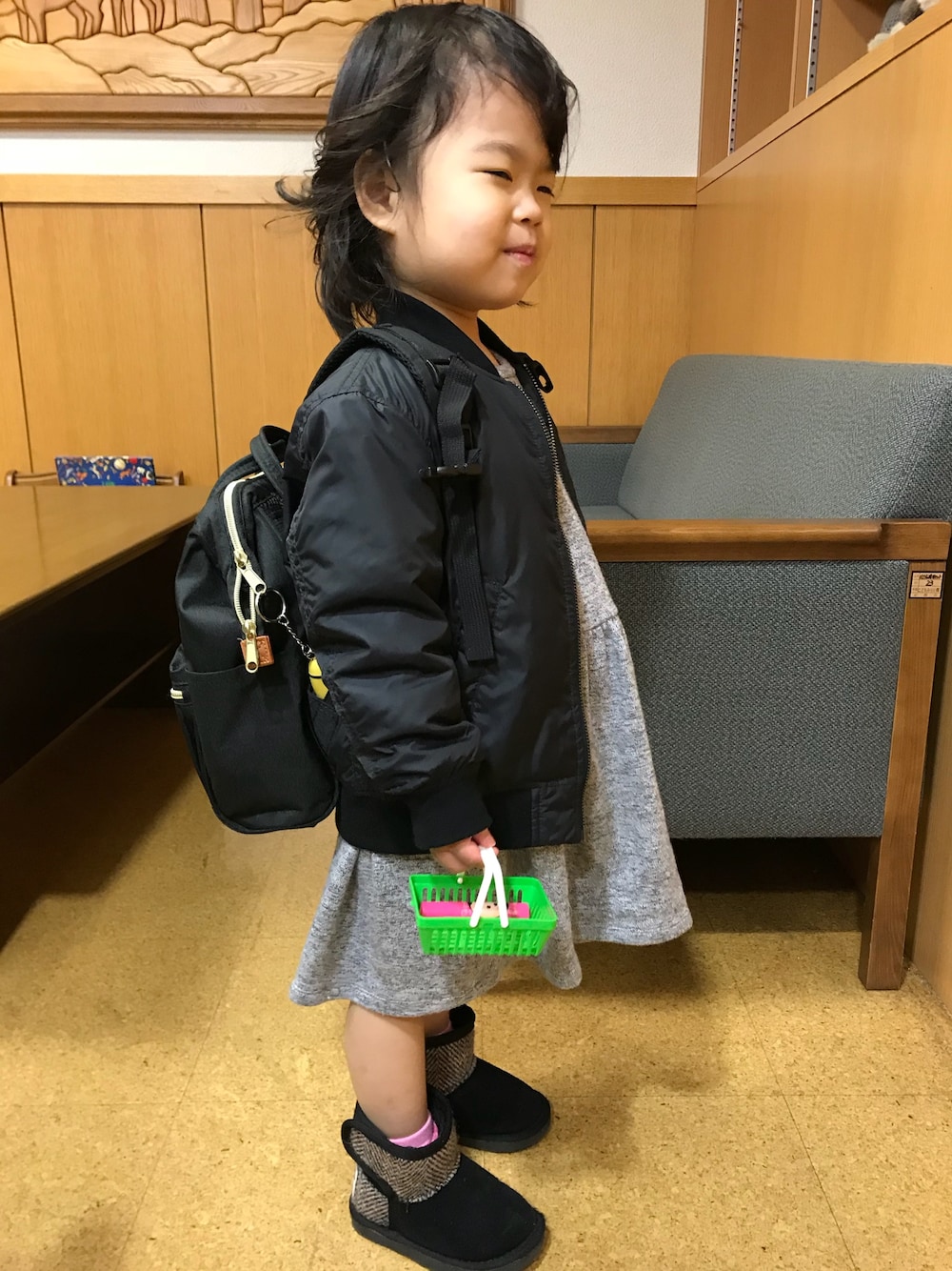 「UNIQLOのアイテム（MA-1、ブラック系）」を使った、ななさん（キッズ・90cm）の冬コーディネートの1枚目の写真