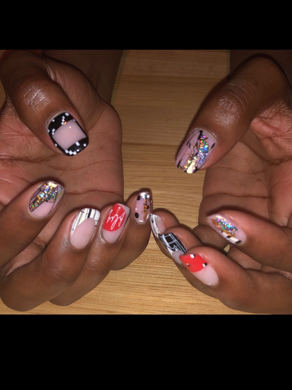 「nail art」｜「SHELLACのアイテム（その他、レッド系）」を使った、ddivine1さん（レディース・168cm）の秋コーディネートの1枚目の写真
