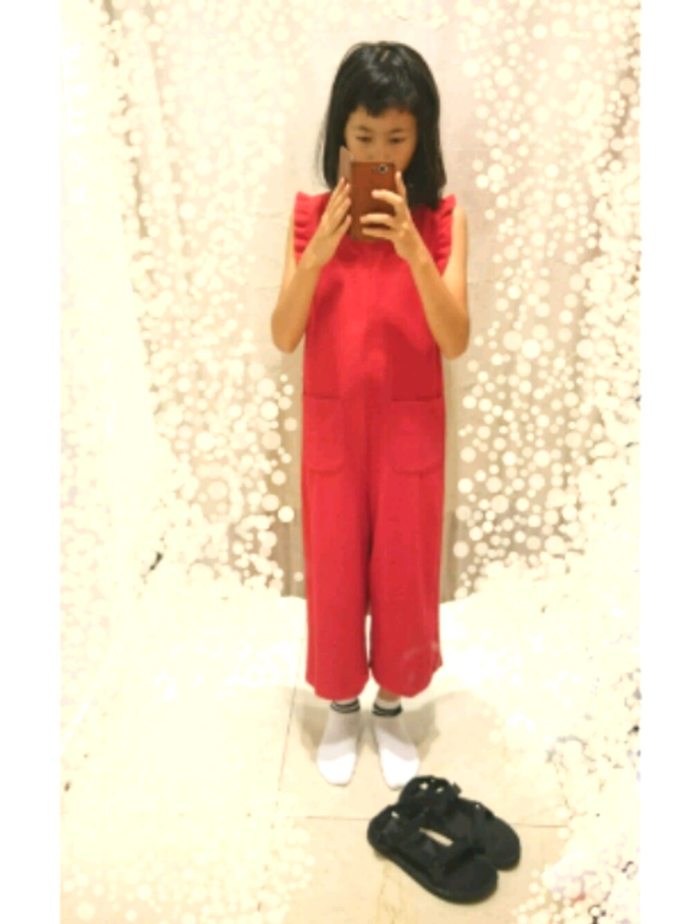 「カジュアル、サンダル、赤、teva、ZARA、白ソックス、シンプル、サロペット、プチプラ、ラフ」｜「WEGOのWEGO/3Pセットラインソックス（ソックス/靴下、その他）」を使った、あんころさん（キッズ・148cm）の夏コーディネートの1枚目の写真