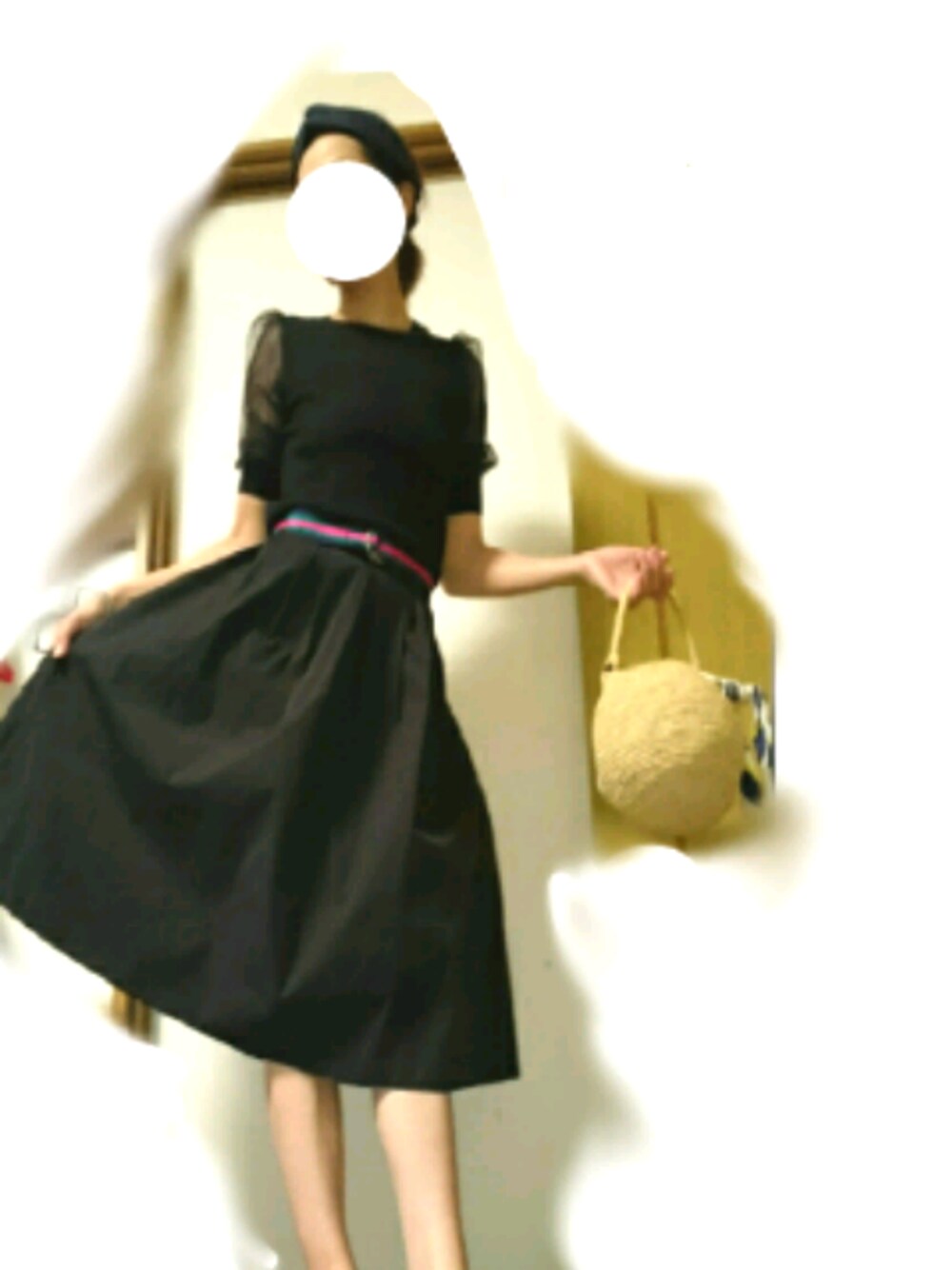 「ブラック、ニット、ベルト、repetto、マニプリ、ヘアバンド、オードリーヘップバーン、リバーシブル、シースルー、オトナカワイイ」｜「SNIDELのシースルースリーブニットプルオーバー（ニット/セーター、ブラック系）」を使った、あんころさん（レディース・158cm）の夏コーディネートの1枚目の写真